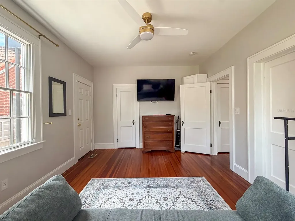 417 SW 10th Street Gainesville FL 32601