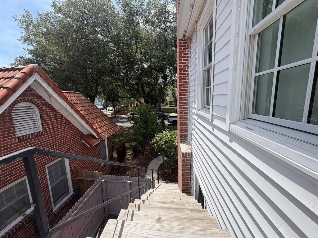 417 SW 10th Street Gainesville FL 32601