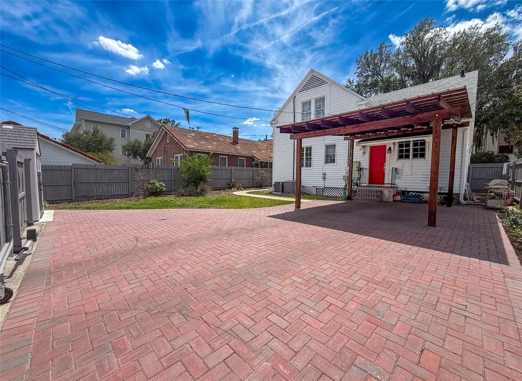 417 SW 10th Street Gainesville FL 32601
