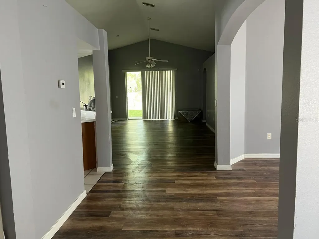 2205 Roanoke Springs Drive Ruskin FL 33570