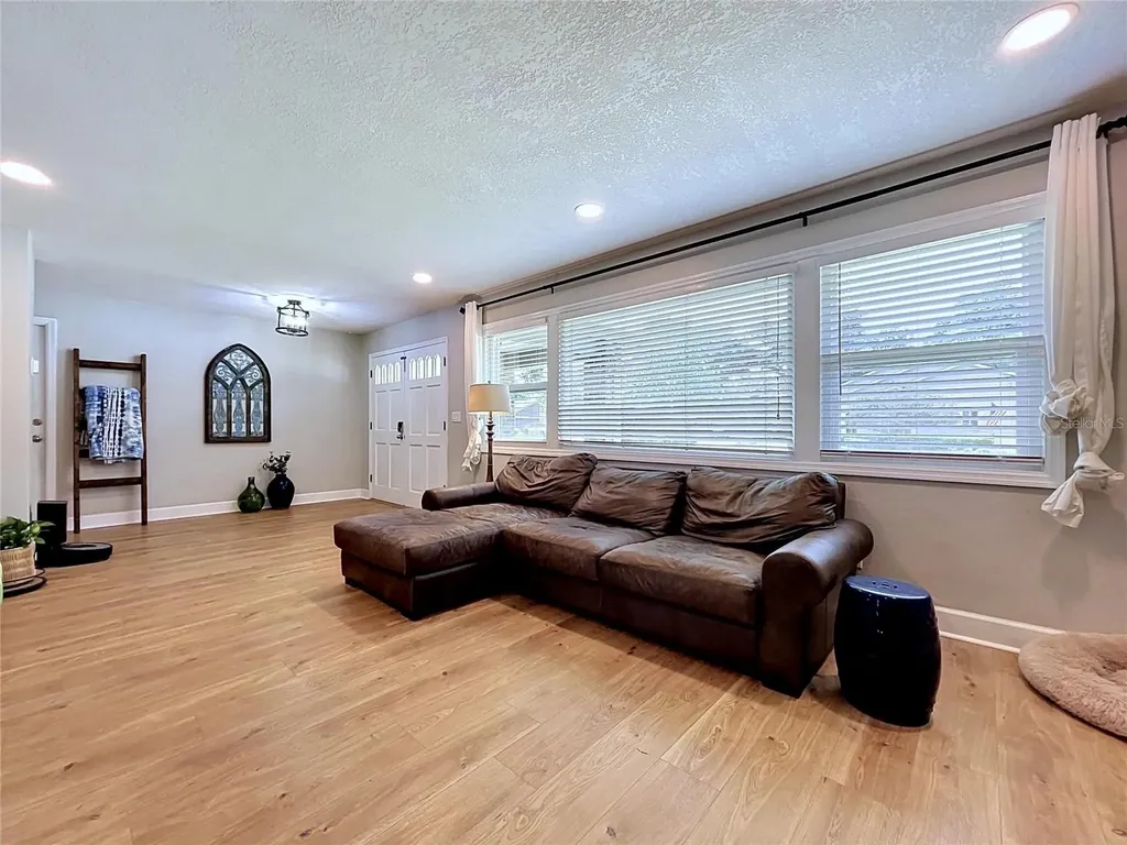2210 Arbor Oaks Drive Valrico FL 33594