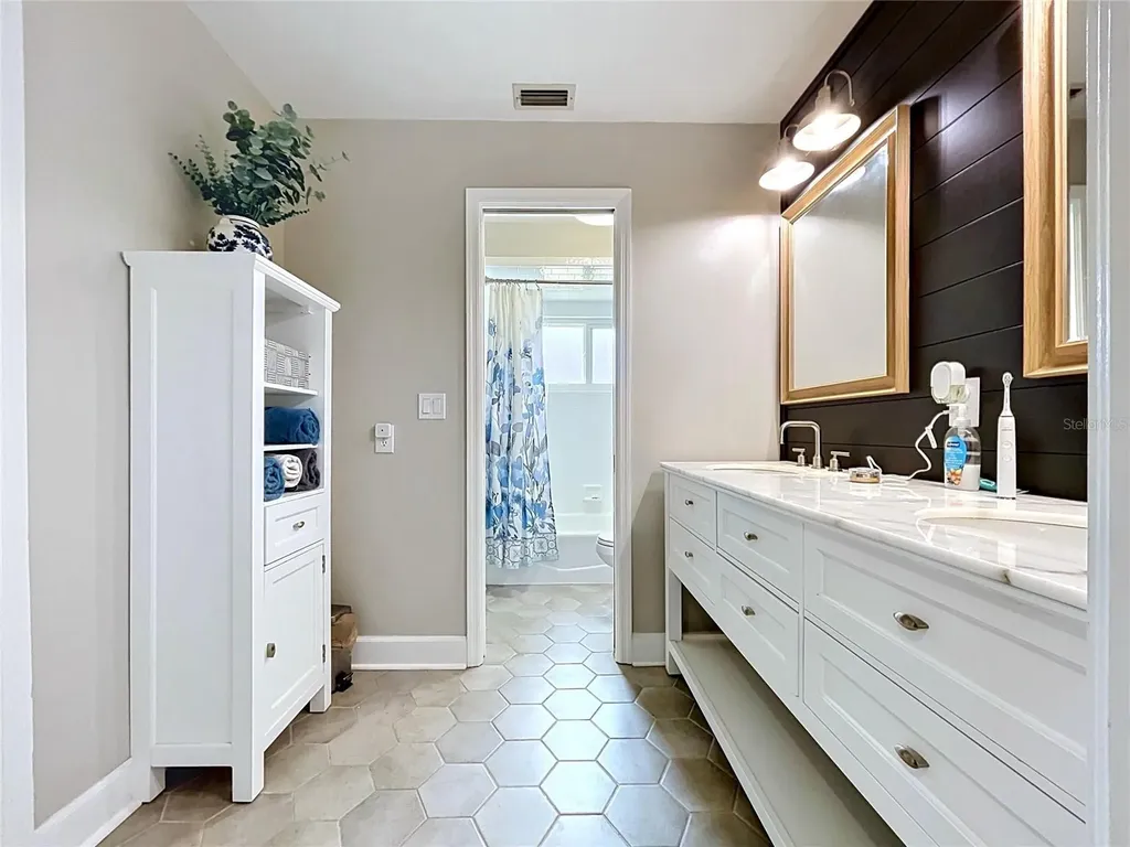 2210 Arbor Oaks Drive Valrico FL 33594
