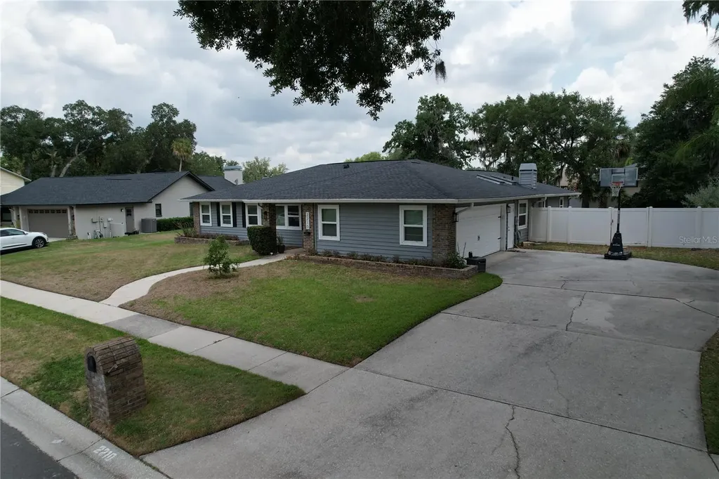 2210 Arbor Oaks Drive Valrico FL 33594