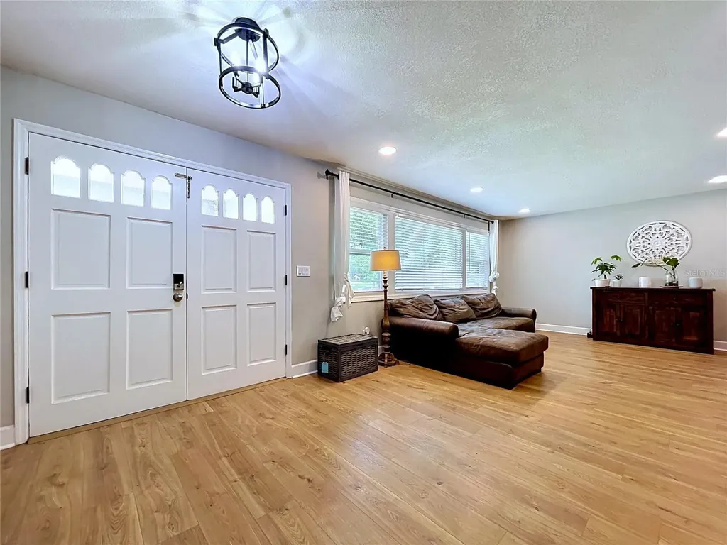 2210 Arbor Oaks Drive Valrico FL 33594