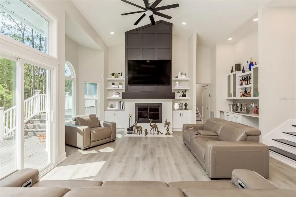 877 Cypress Lakeview Court Tarpon Springs FL 34688