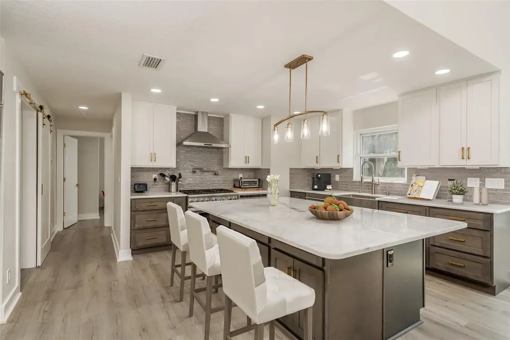 877 Cypress Lakeview Court Tarpon Springs FL 34688