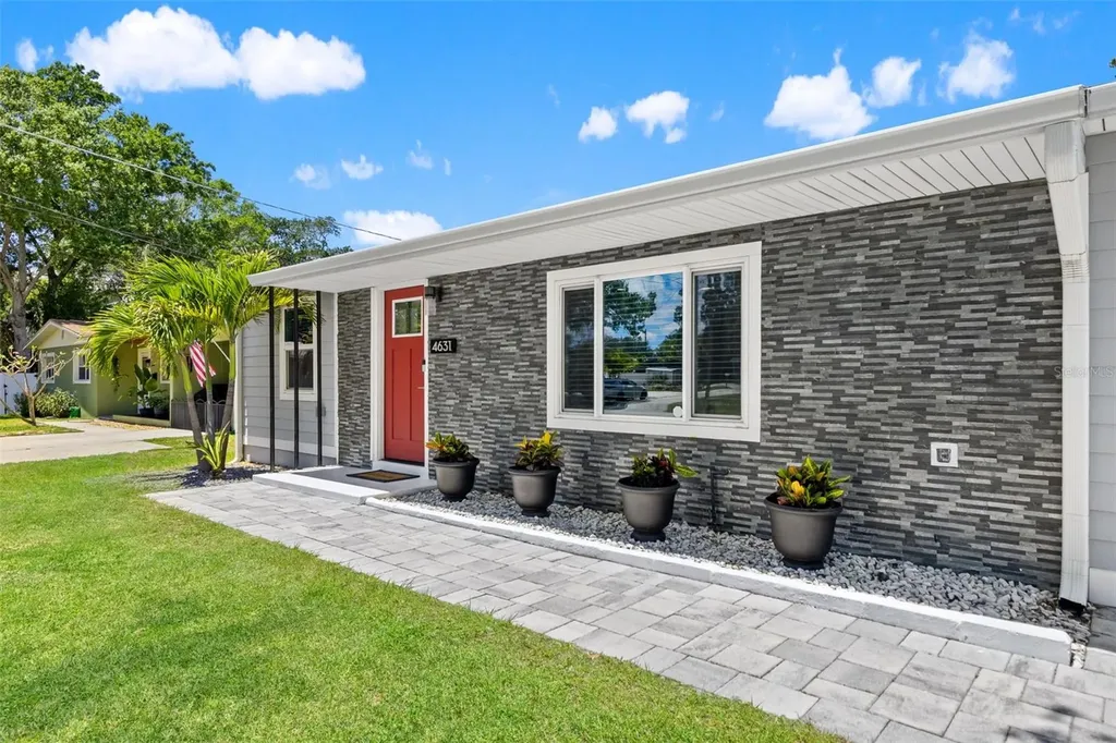 4631 W Bay Villa Avenue Tampa FL 33611