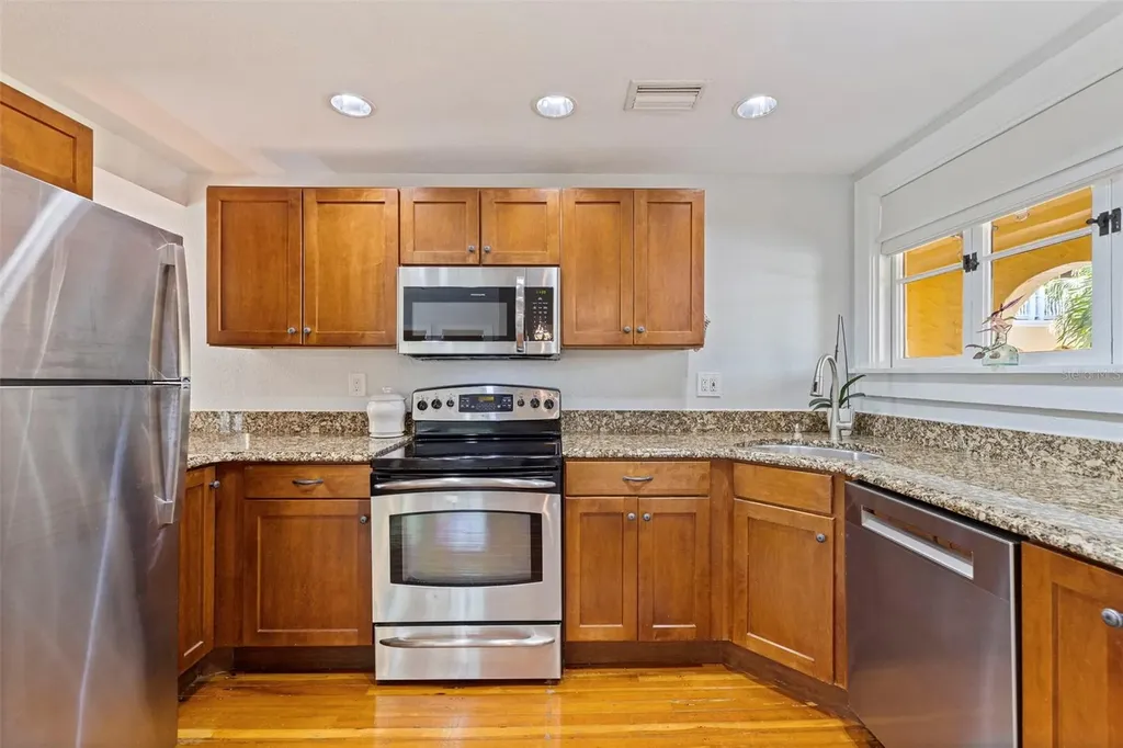 210 22nd Avenue NE St Petersburg FL 33704