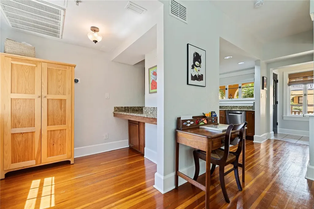 210 22nd Avenue NE St Petersburg FL 33704
