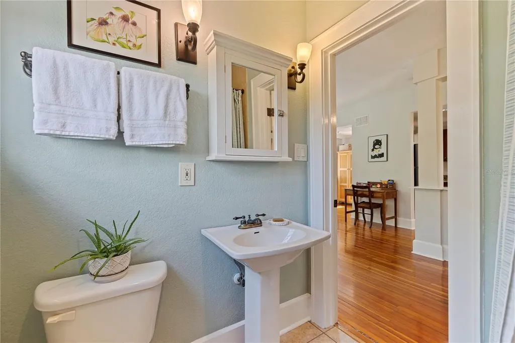 210 22nd Avenue NE St Petersburg FL 33704