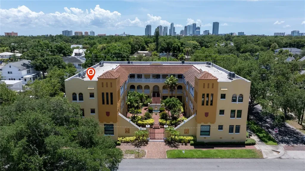 210 22nd Avenue NE St Petersburg FL 33704