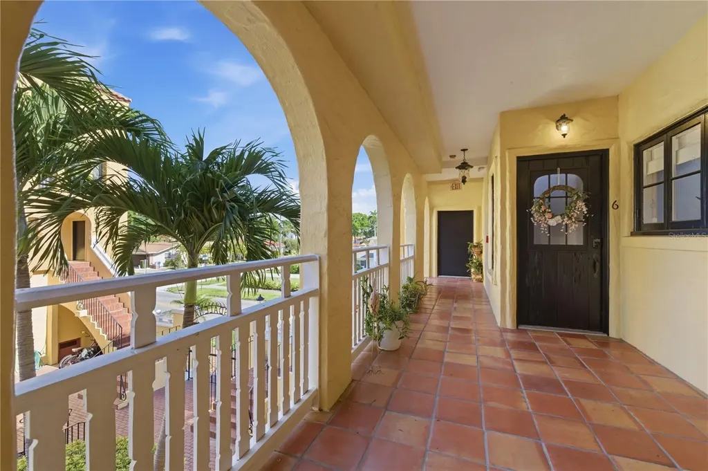 210 22nd Avenue NE St Petersburg FL 33704