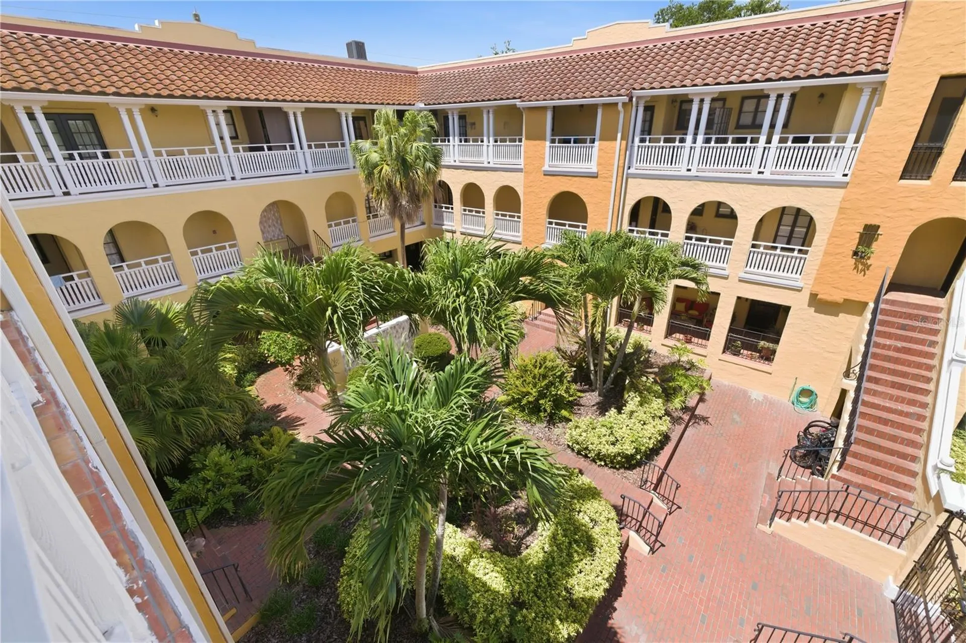210 22nd Avenue NE St Petersburg FL 33704