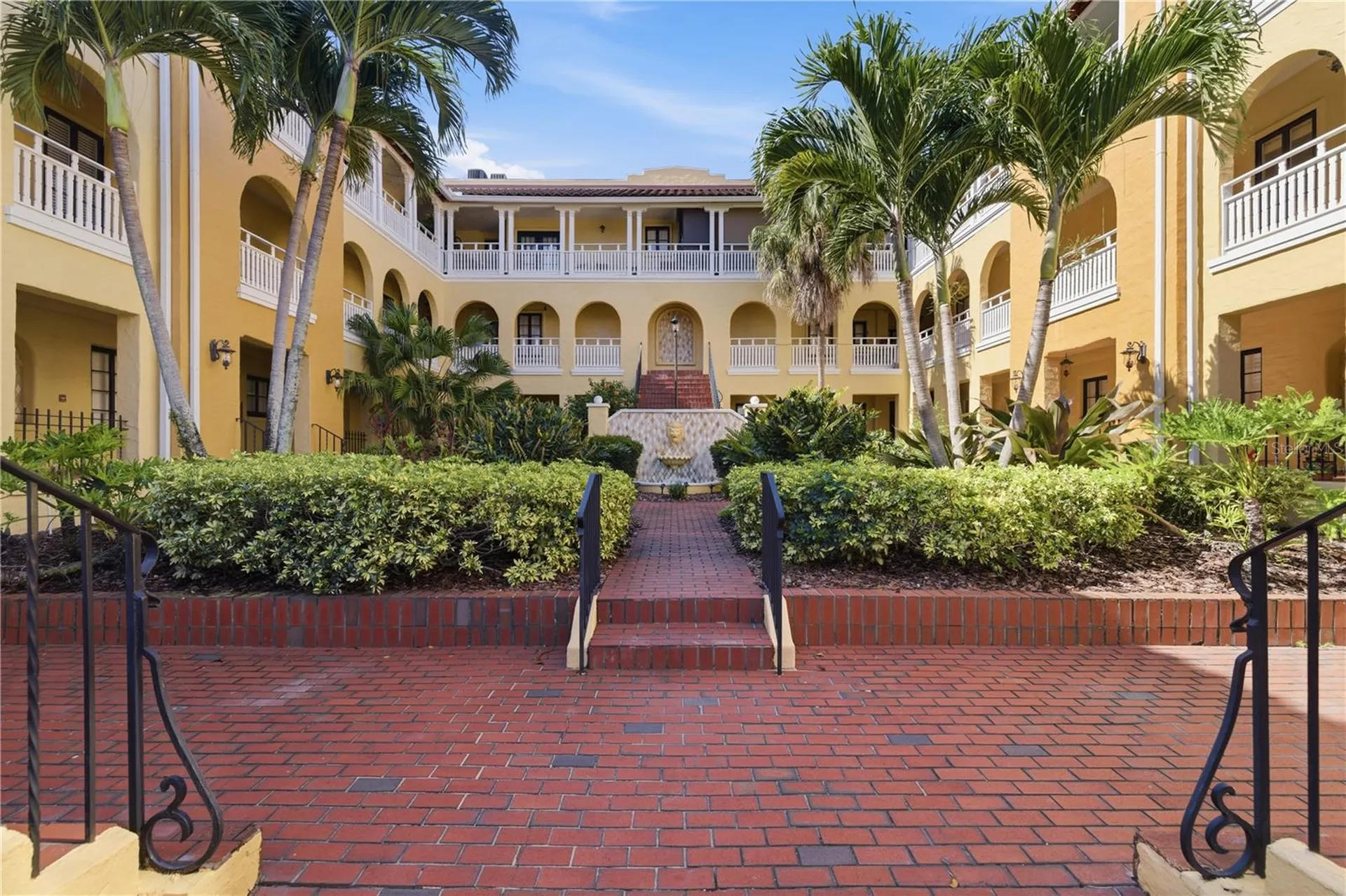 210 22nd Avenue NE St Petersburg FL 33704