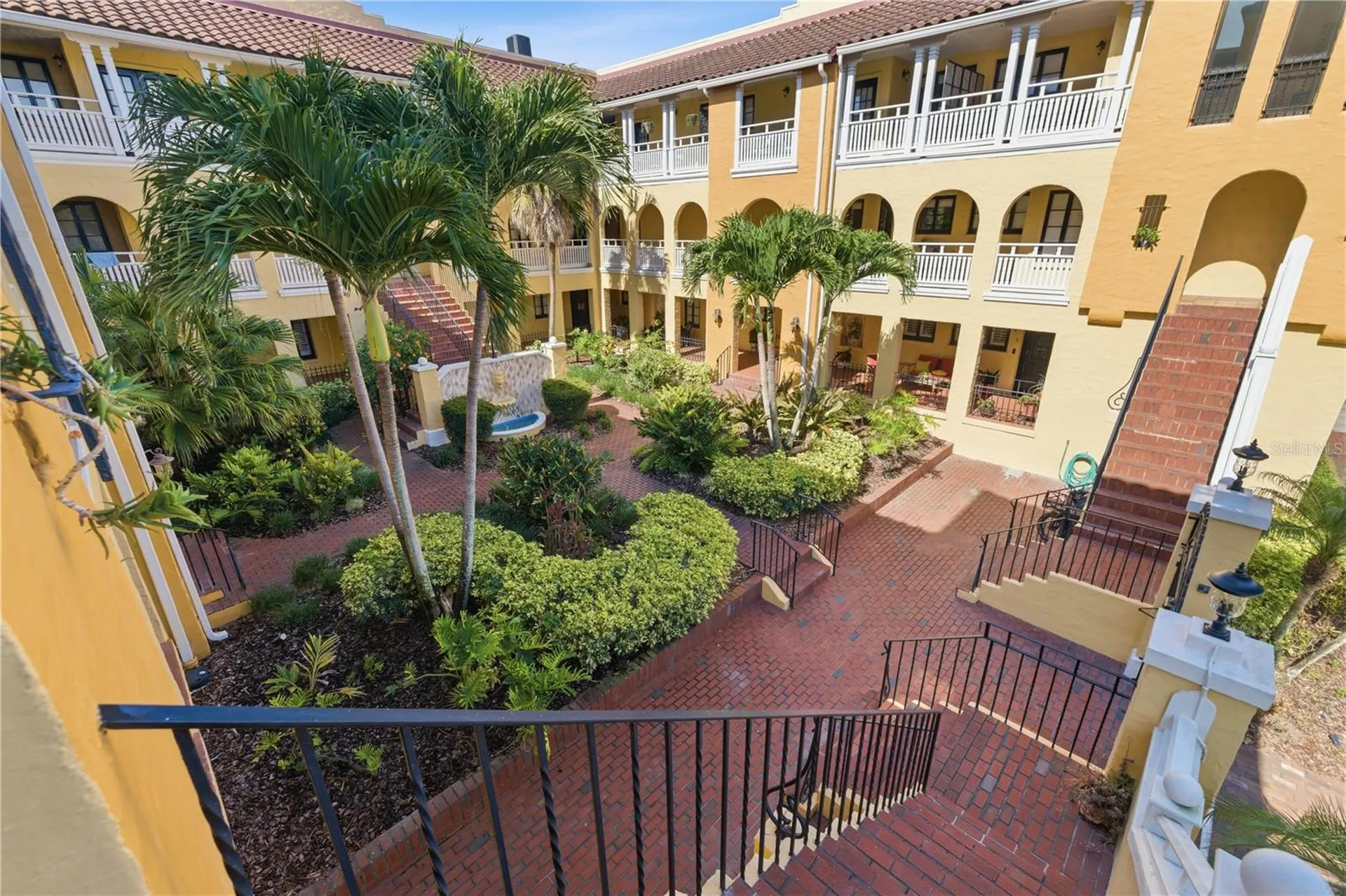 210 22nd Avenue NE St Petersburg FL 33704
