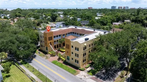 210 22nd Avenue NE St Petersburg FL 33704