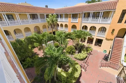 210 22nd Avenue NE St Petersburg FL 33704