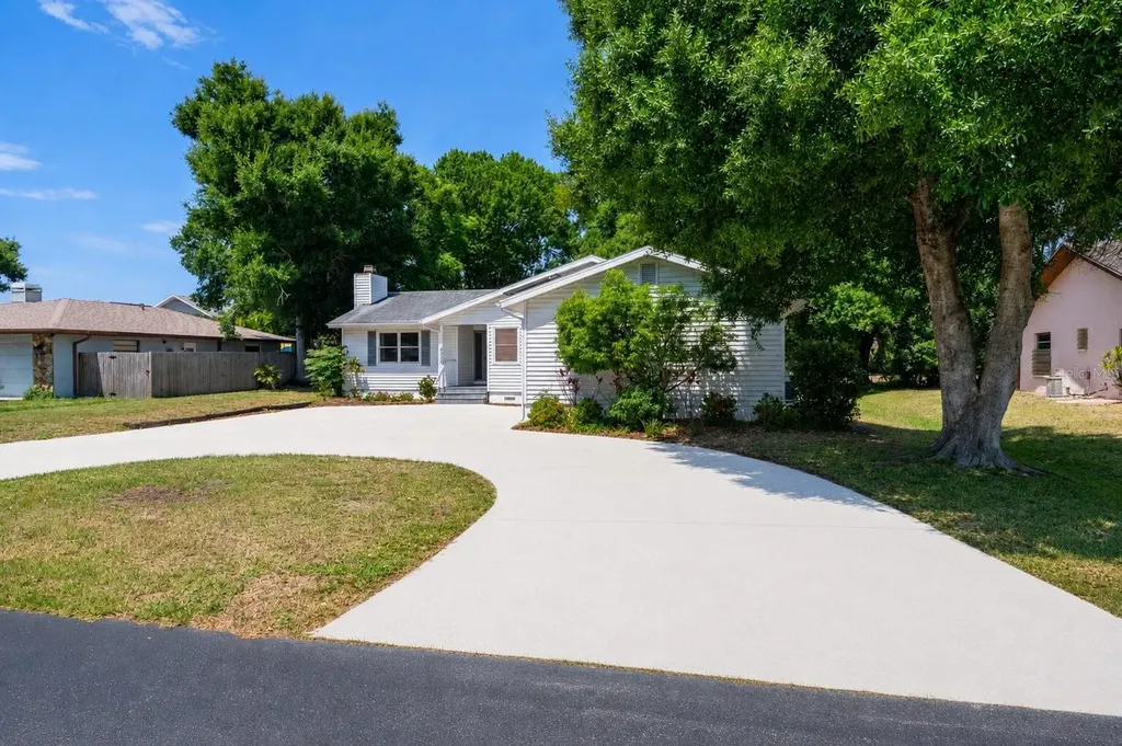 4424 Meadow Creek Circle Sarasota FL 34233