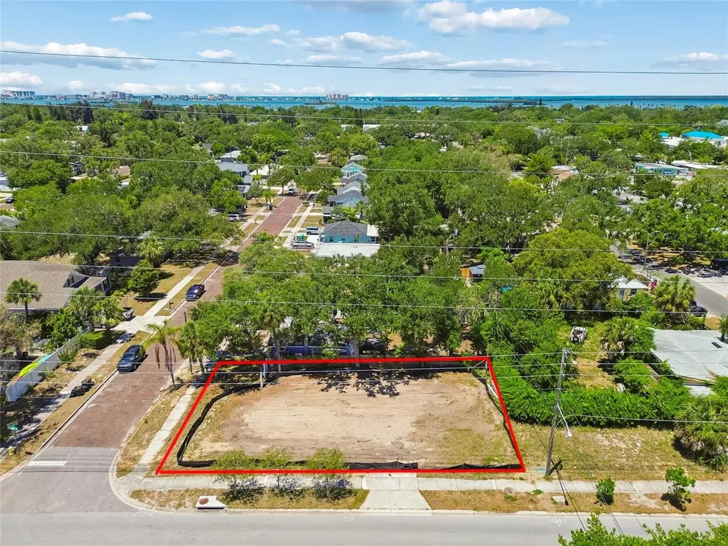 558 Roanoke Street Dunedin FL 34698