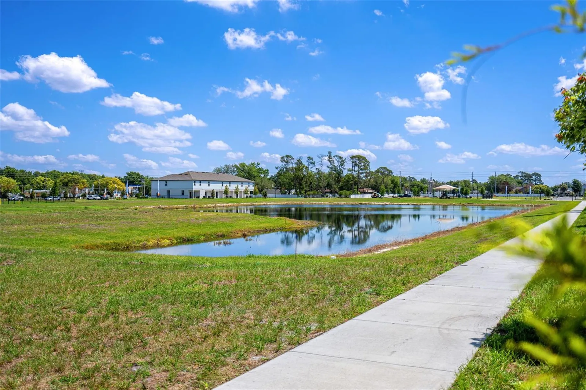4698 Winding River Road Orlando FL 32822
