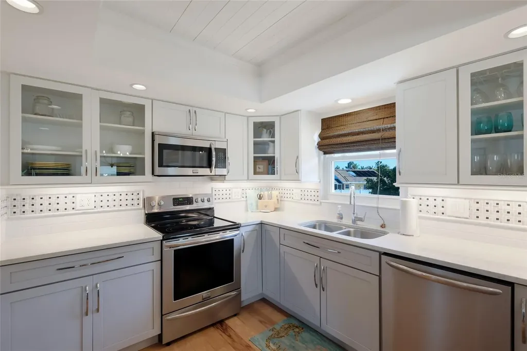 221 85th Street Holmes Beach FL 34217