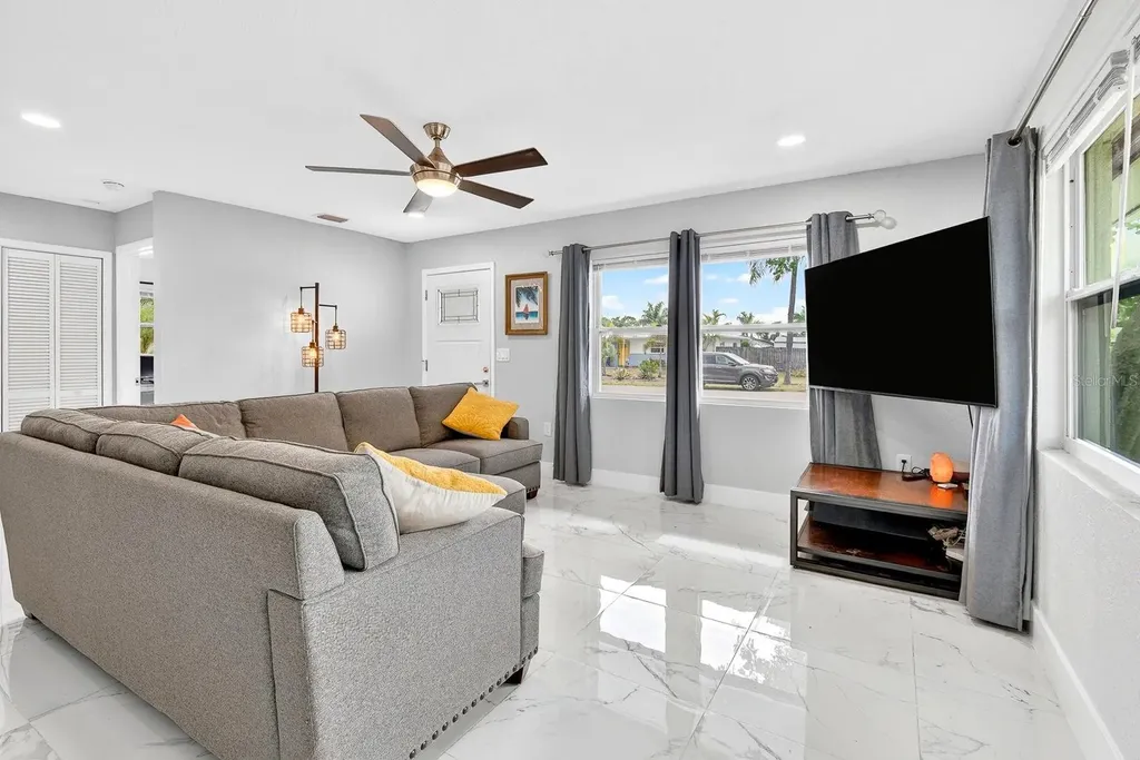 916 Pattison Avenue Sarasota FL 34237