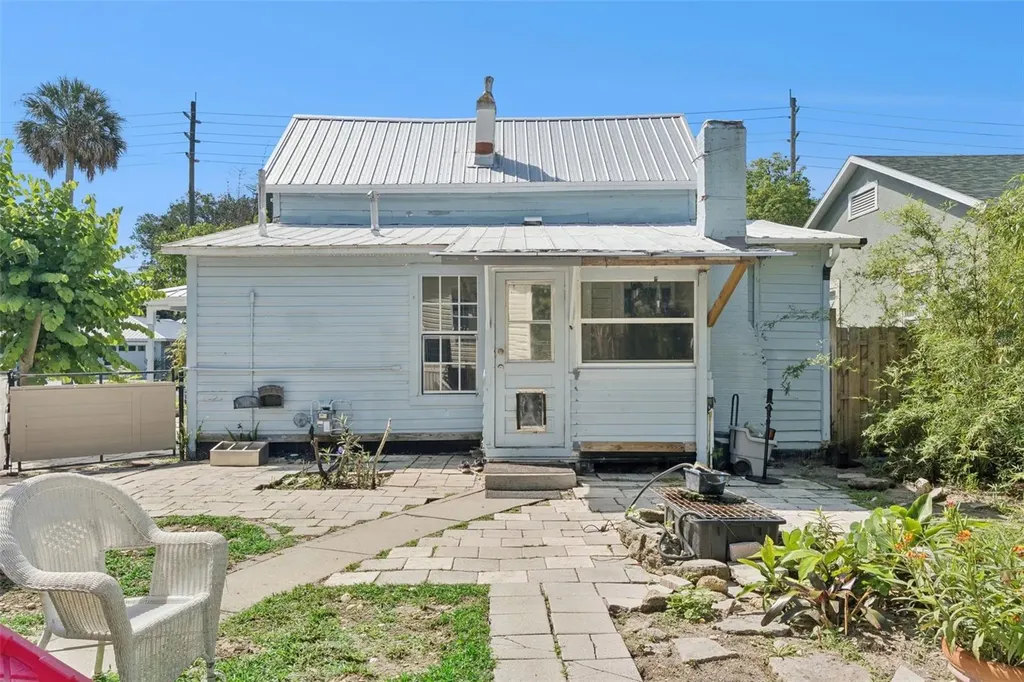 207 Mary Avenue New Smyrna Beach FL 32168