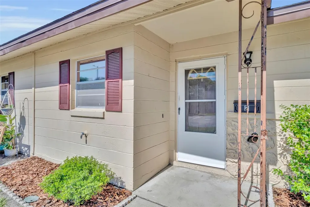 2 Villa Villar Court Deland FL 32724