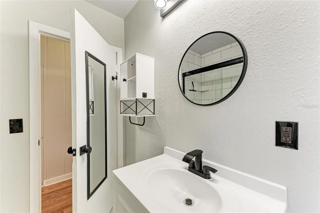 939 N Lockwood Ridge Road Sarasota FL 34237