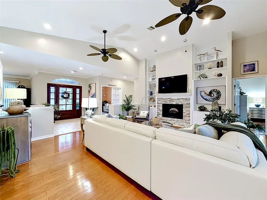 2021 North Pointe Alexis Drive Tarpon Springs FL 34689