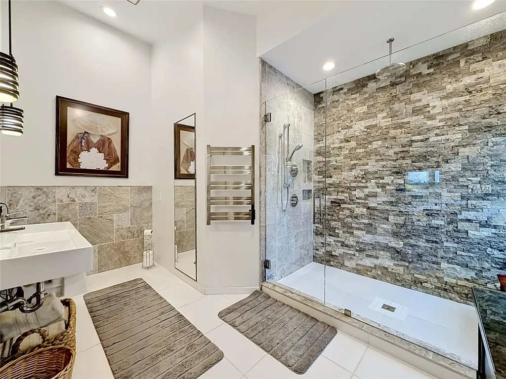 2021 North Pointe Alexis Drive Tarpon Springs FL 34689
