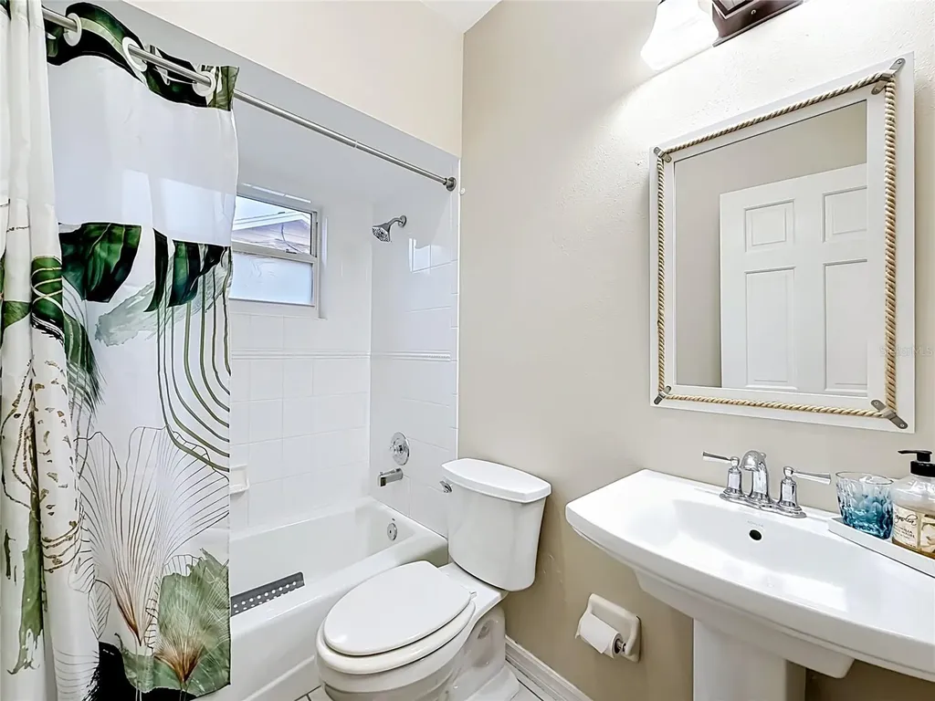 2021 North Pointe Alexis Drive Tarpon Springs FL 34689