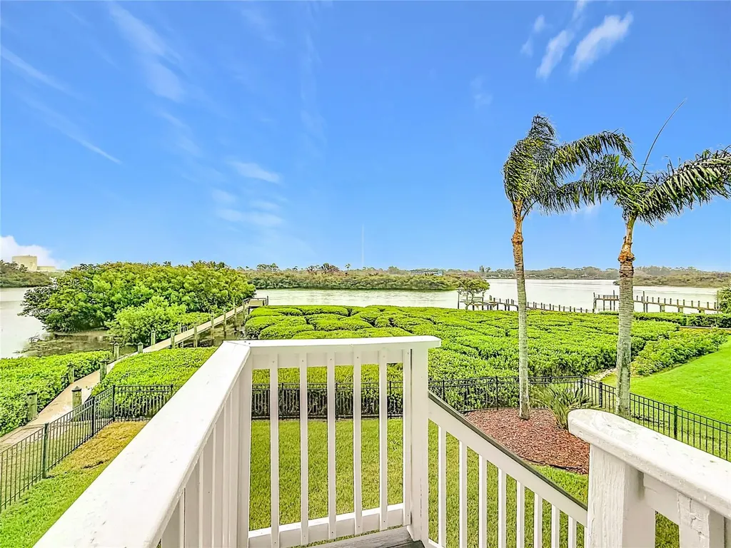 2021 North Pointe Alexis Drive Tarpon Springs FL 34689