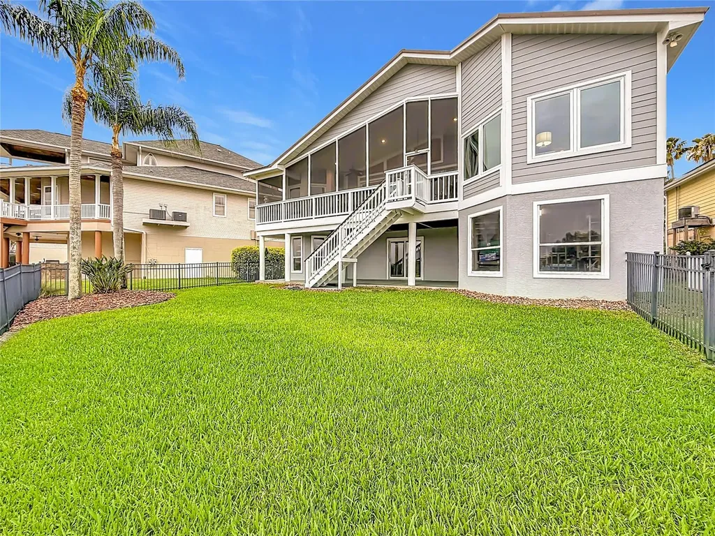 2021 North Pointe Alexis Drive Tarpon Springs FL 34689