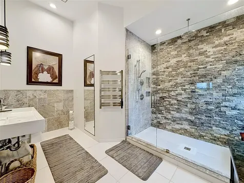 2021 North Pointe Alexis Drive Tarpon Springs FL 34689