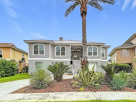 2021 North Pointe Alexis Drive Tarpon Springs FL 34689