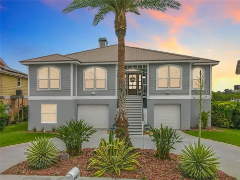 2021 North Pointe Alexis Drive Tarpon Springs FL 34689