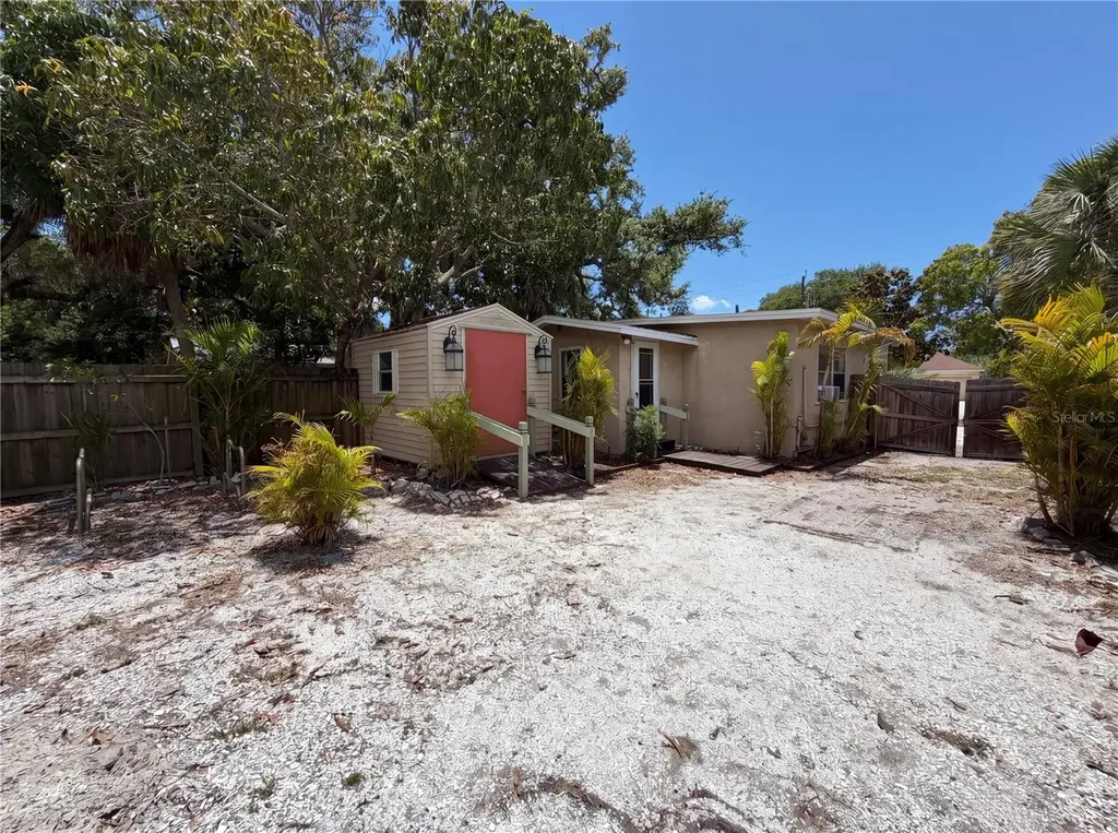 2228 N Orange Avenue Sarasota FL 34234