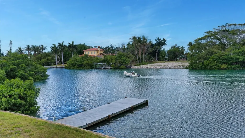 6660 & 6664 & 6670 Gulf Of Mexico Drive Longboat Key FL 34228
