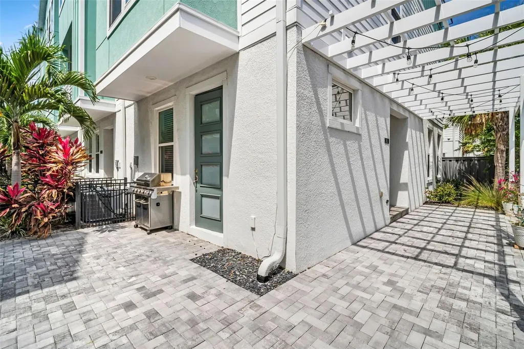 2851 1st Avenue S St Petersburg FL 33712