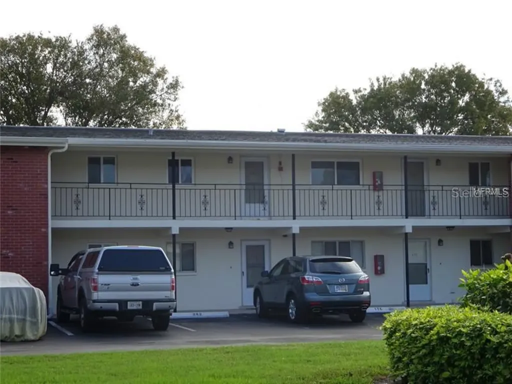 4570 Overlook Dr NE St Petersburg FL 33703