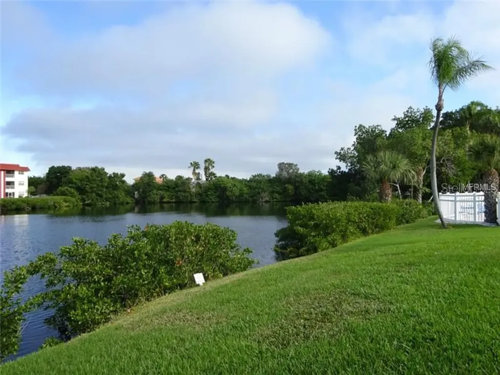 4570 Overlook Dr NE St Petersburg FL 33703