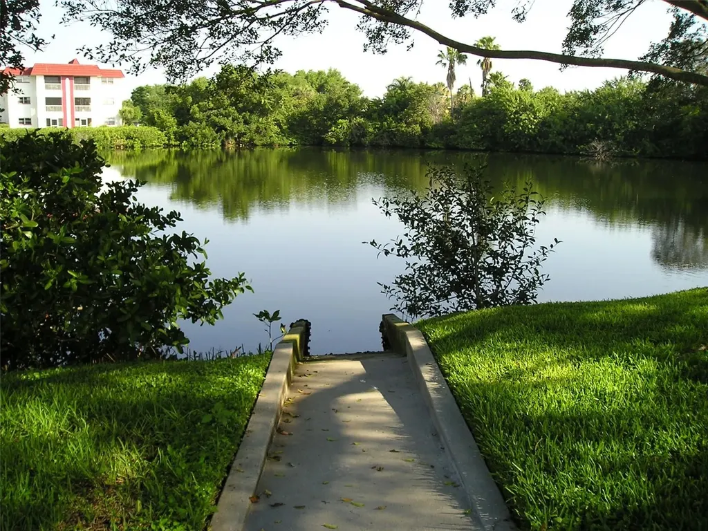 4570 Overlook Dr NE St Petersburg FL 33703