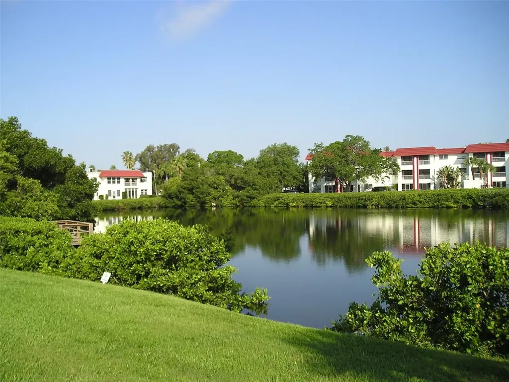 4570 Overlook Dr NE St Petersburg FL 33703