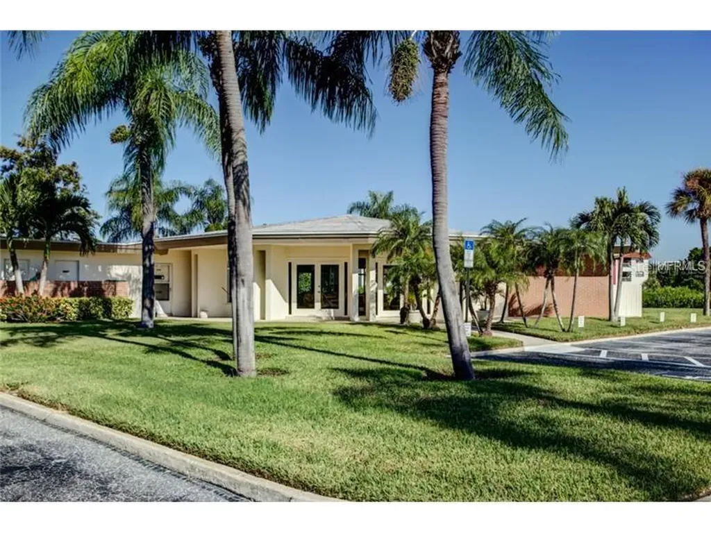 4570 Overlook Dr NE St Petersburg FL 33703