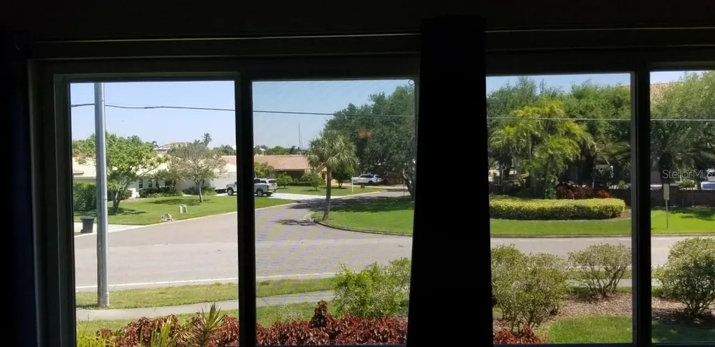 4570 Overlook Dr NE St Petersburg FL 33703