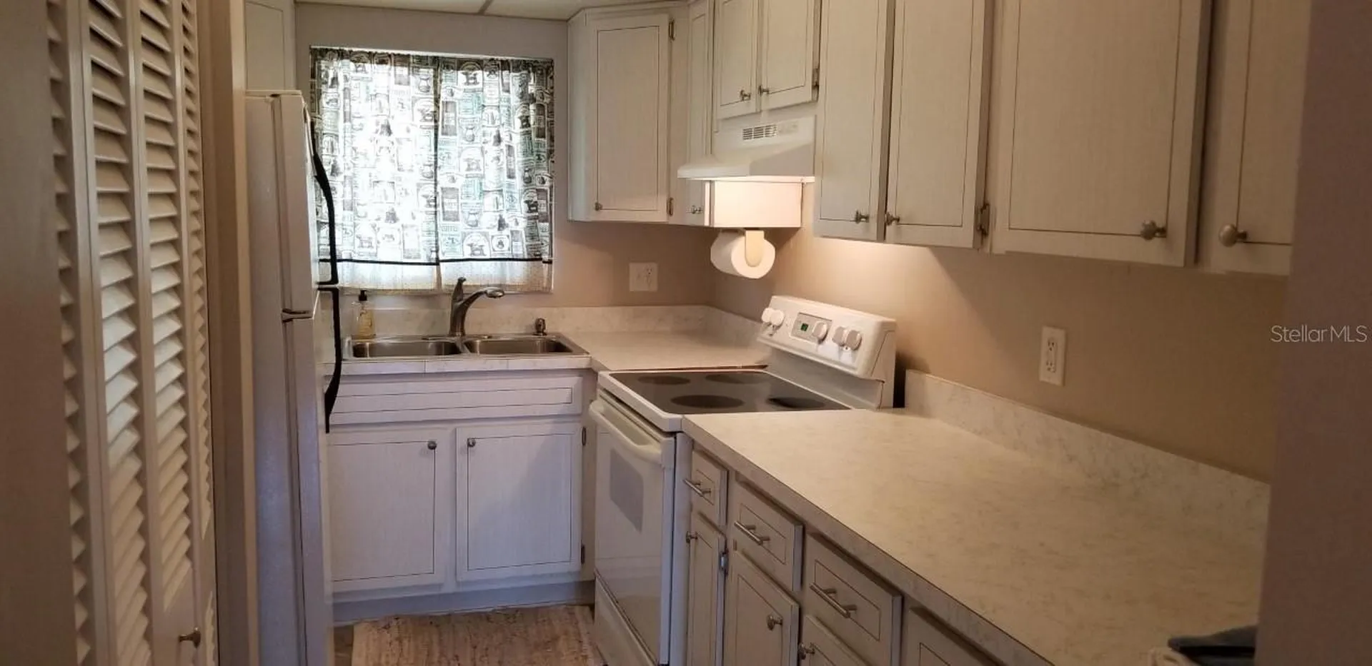4570 Overlook Dr NE St Petersburg FL 33703