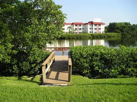 4570 Overlook Dr NE St Petersburg FL 33703