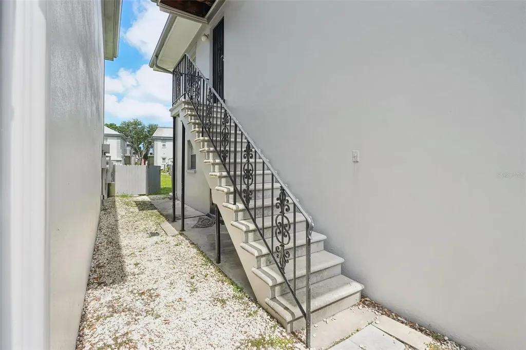 1115 Rue Des Chateaux South Pasadena FL 33707