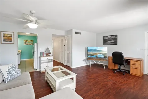 1115 Rue Des Chateaux South Pasadena FL 33707